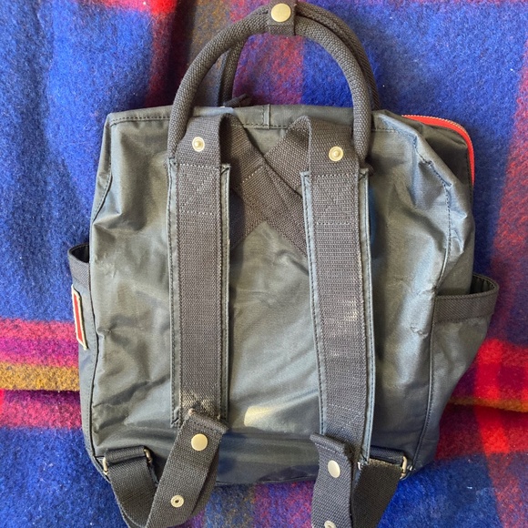 Red Canoe RCAF Backpack Navy adjustable straps - Picture 3 of 4